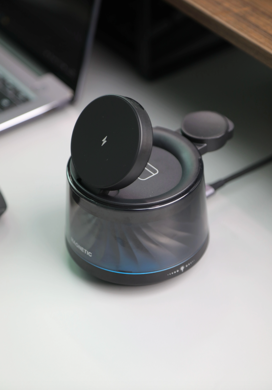 5-in-1 Magnetic Wireless Charging Stand With Speaker