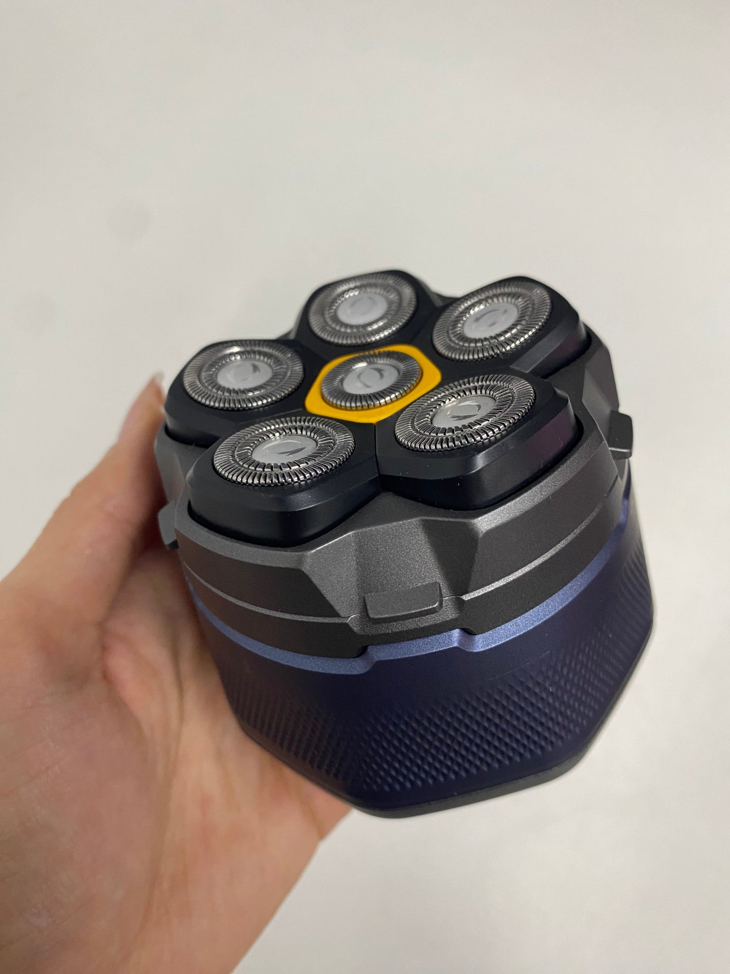 Magnetic Electric Shaver with 6 Heads
